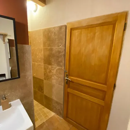 בית נופש Le Salagou Sauna *